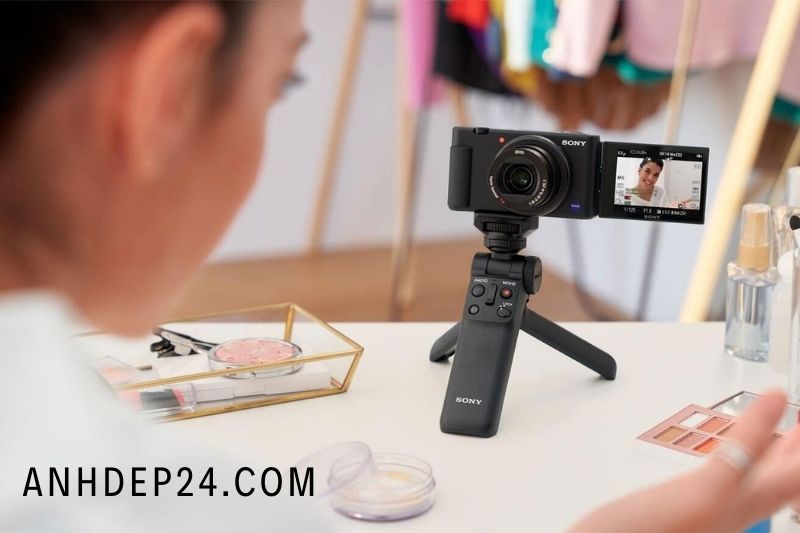 YouTube Vlogging Camera Buying Guide