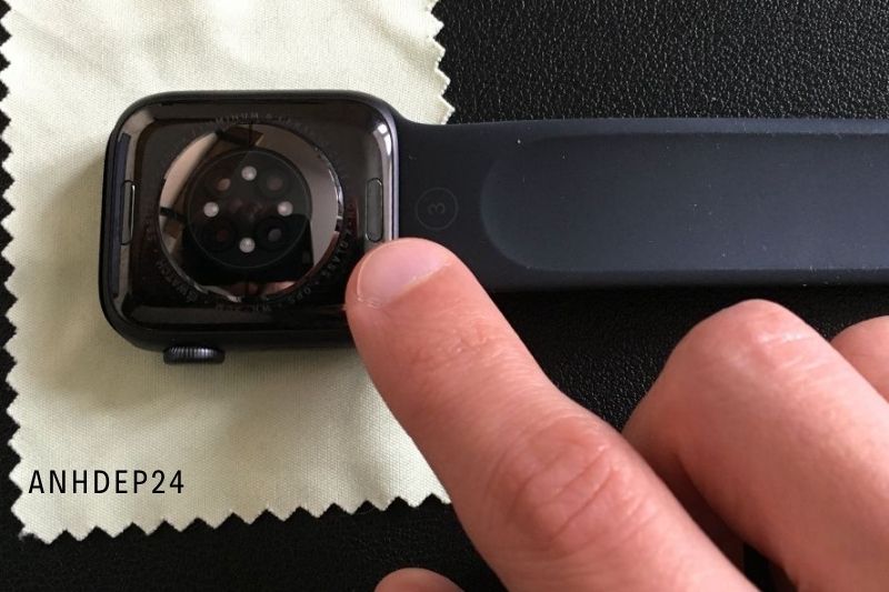3. To clean your Apple Watch, use a lint-free, non-abrasive cloth.